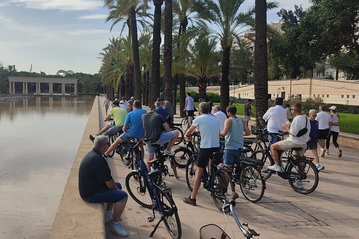 From the Old Town to the City of Arts – Small Group Bike Tour