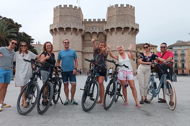 From the Old Town to the City of Arts – Small Group Bike Tour
