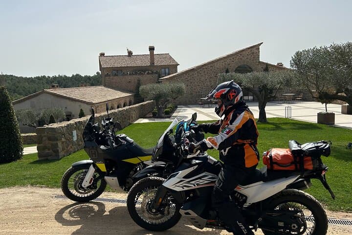 4-Day Private Tour between Sea and Mountain from Barcelona