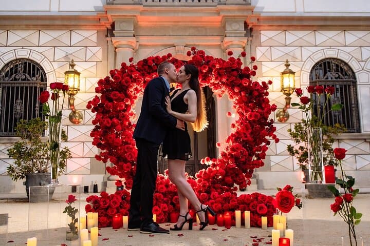 Marriage Proposal in Barcelona with Photoshoot and Wine