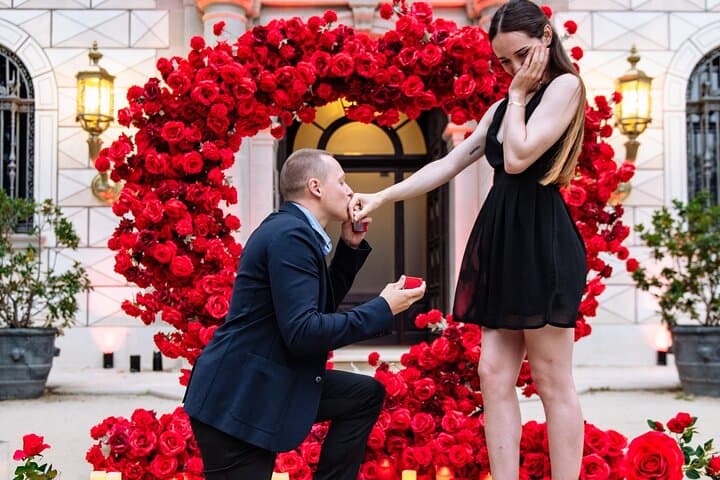 Marriage Proposal in Barcelona with Photoshoot and Wine