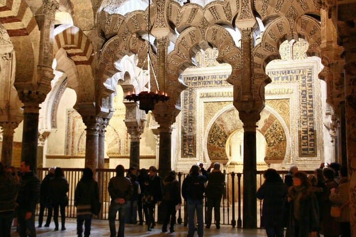 Mosque Private Tour in Spanish 1 Hour Entry Included