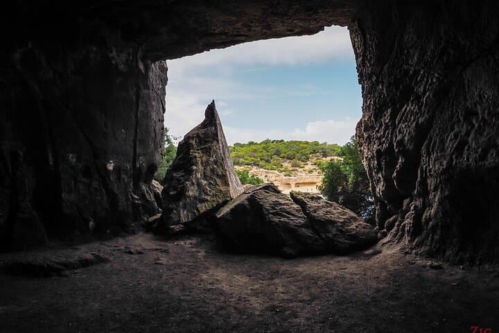 Tour Beach Portal Vells, Cave Portal Vells.