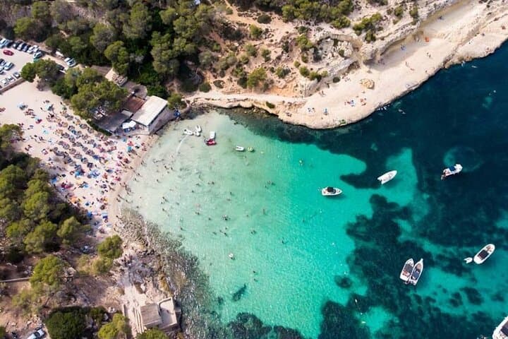 Tour Beach Portal Vells, Cave Portal Vells.