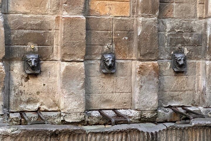 Bilbao Old Town Self-Guided City Walking Tour & Scavenger Hunt