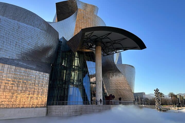 Bilbao Self-Guided City Walking Tour & Scavenger Hunt