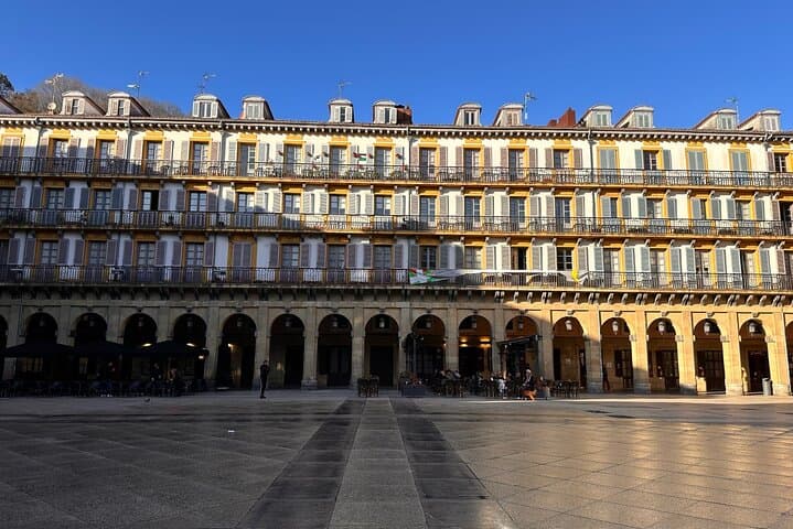 San Sebastián Self-Guided City Walking Tour & Scavenger Hunt