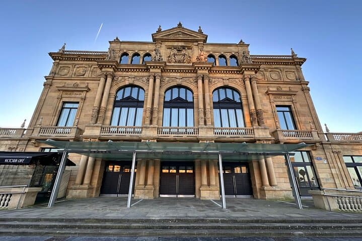 San Sebastián Self-Guided City Walking Tour & Scavenger Hunt
