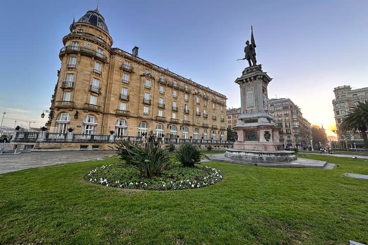 San Sebastián Self-Guided City Walking Tour & Scavenger Hunt