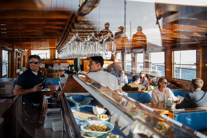 Sunset Sailing in Barcelona & Live Music