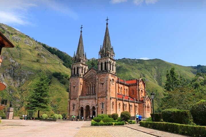 Covadonga Lakes, Sanctuary and Cangas de Onís from Santander