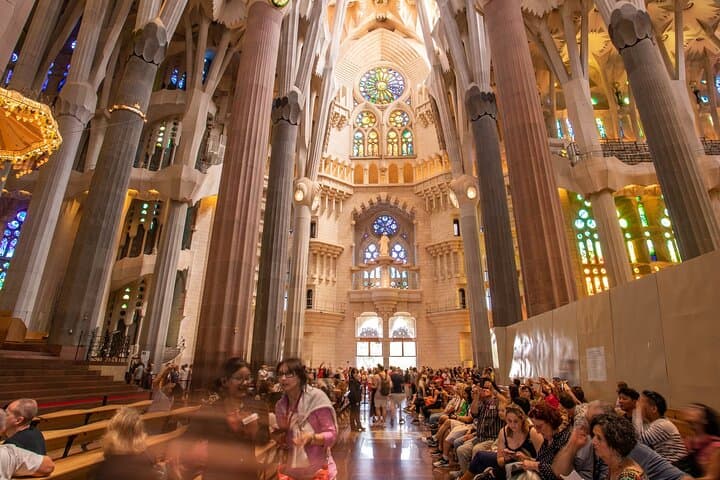 Sagrada Família: Art, History and Architecture + exclusive e-book