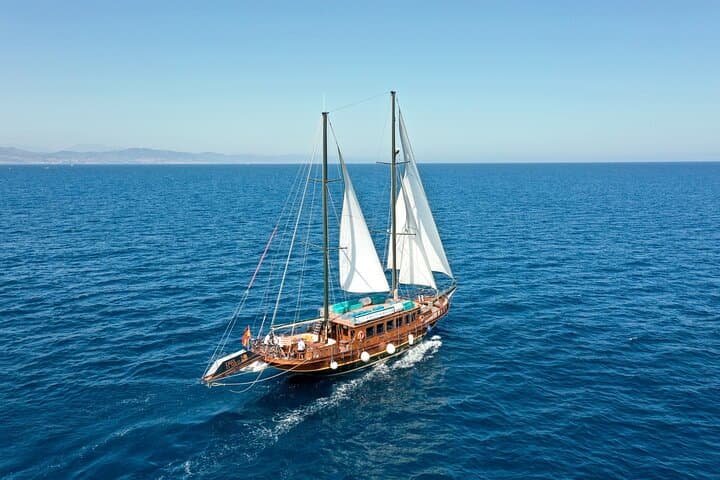 Barcelona Sailing Cruise with drinks