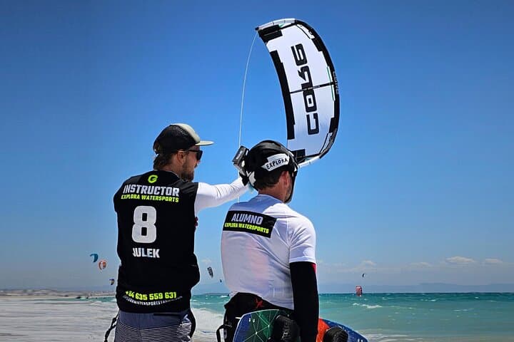 Private Kitesurfing lessons (adapted to every level)