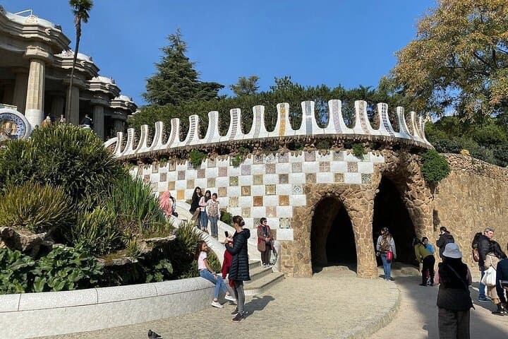 Park Güell Guided Tour in Barcelona + Ebook