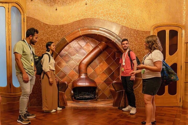 Casa Batllo Fast Track Tour with Optional White Rabbit Museum