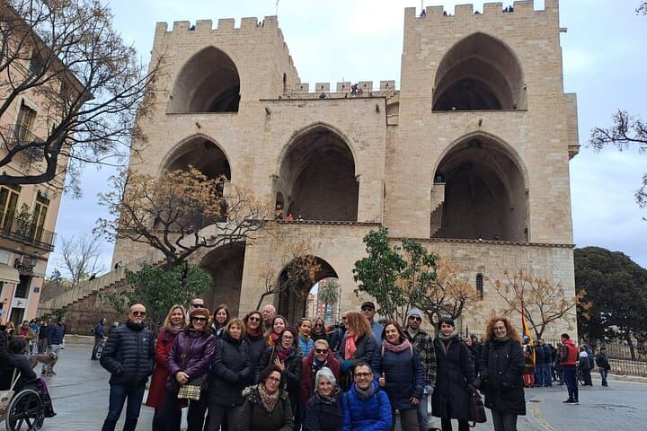 Group of tour participants in Torres de Serranos