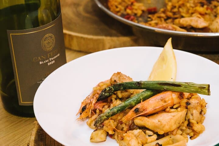Private Cava Sabrage and Paella Class in Barcelona