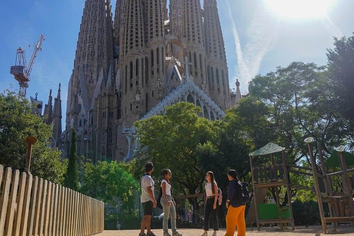 Sagrada Familia Guided Tour with Skip the Line Ticket
