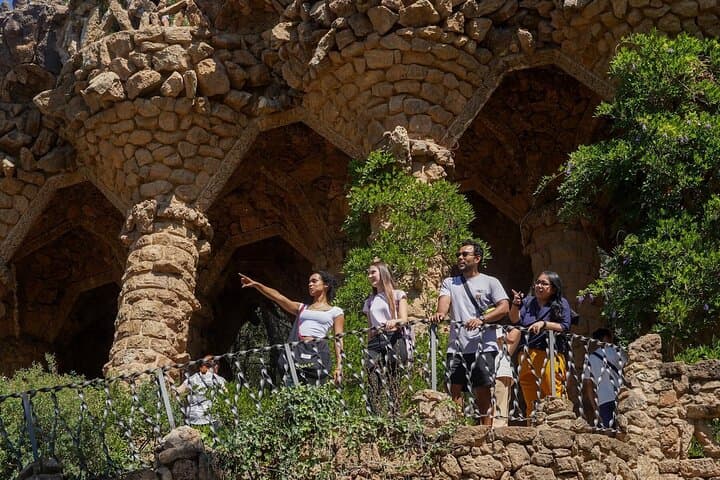 Sagrada Familia & Park Guell Guided Tour with Skip The Line