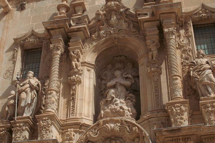 Alicante Tapas, Taverns, Wines, Hidden corners and History Tour
