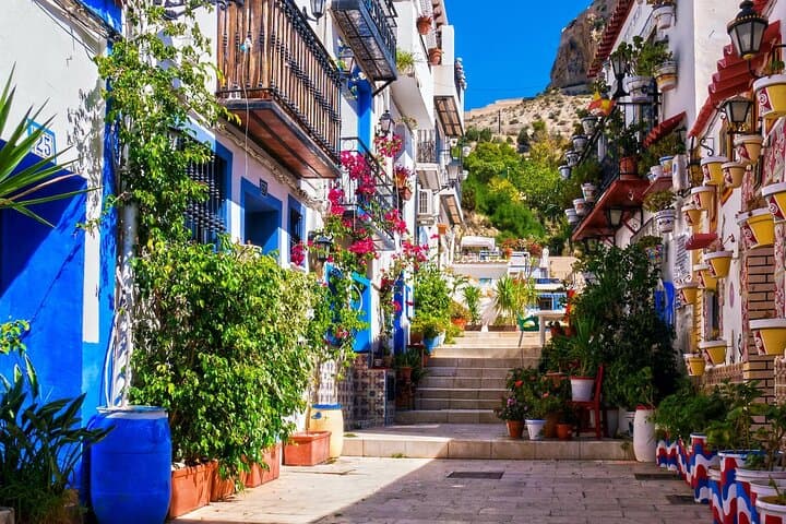 Alicante Tapas, Taverns, Wines, Hidden corners and History Tour