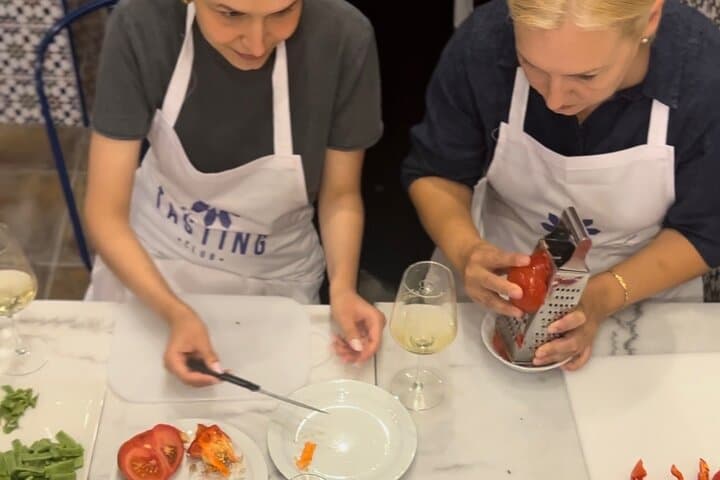 Alicante Paella Cooking Class, Tapas, Drinks & Central Market