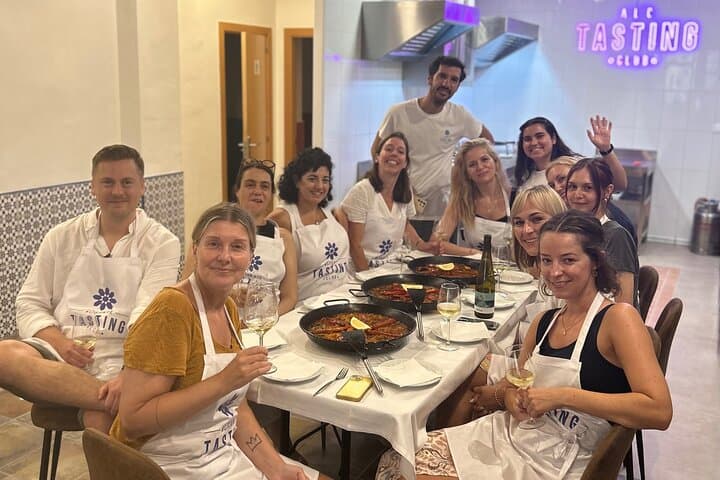 Alicante Paella Cooking Class, Tapas, Drinks & Central Market