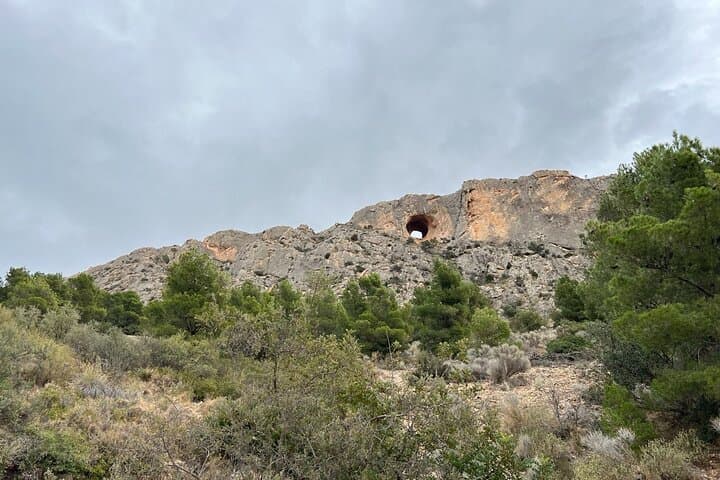Alicante: Canelobre Caves and Busot Tour con guia y transfer