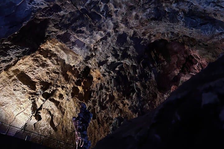 Alicante: Canelobre Caves and Busot Tour con guia y transfer