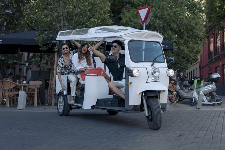 "Madrid: Panoramic views in Tuk Tuk with pickup available"