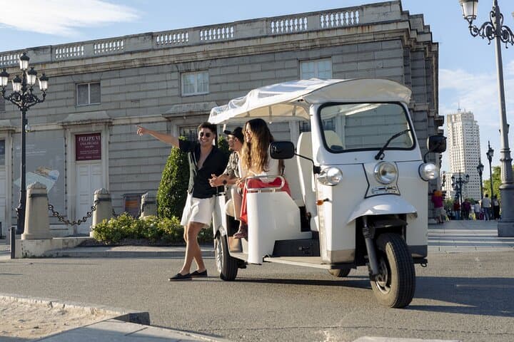 "Madrid: Panoramic views in Tuk Tuk with pickup available"