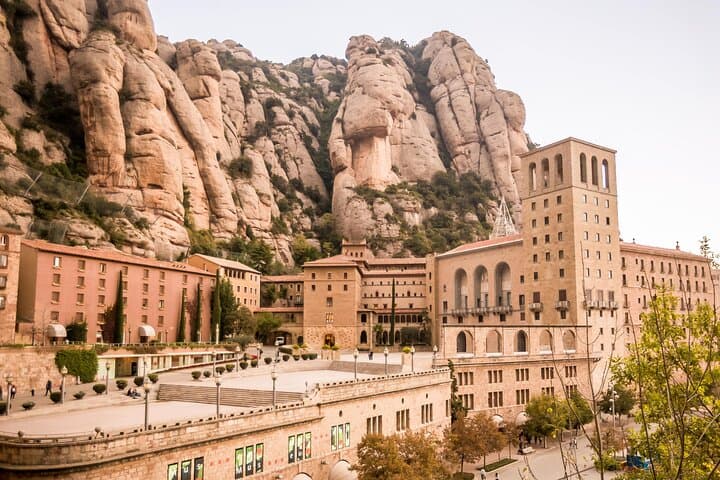 From Barcelona: Half-Day Montserrat, Tapas & Wine Tour