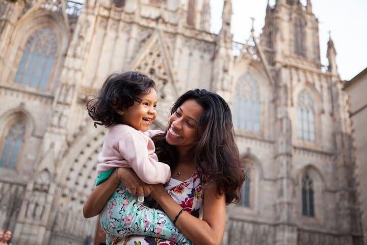 Private and Magical Photoshoot in Barcelona at Sagrada Familia