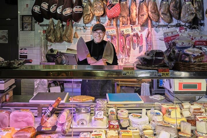 Meet José, the neighborhood's friendliest ham man!