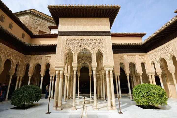 Granada: Alhambra Guided Tour including Nasrid Palaces