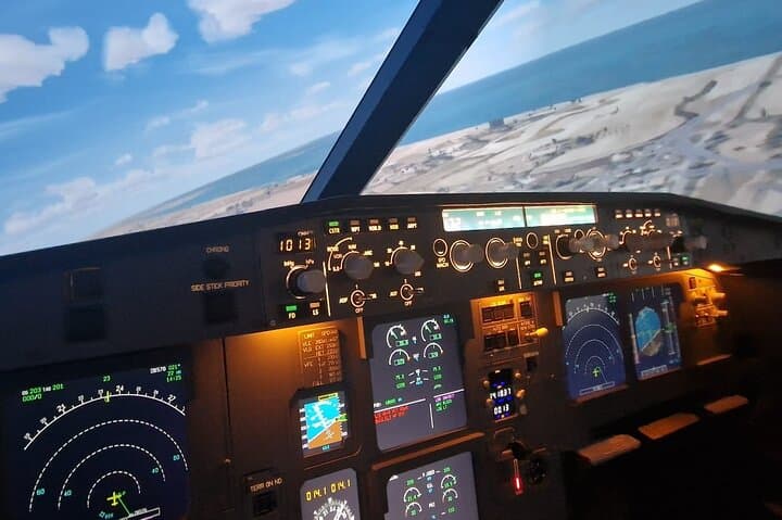 Become an Airline Pilot for a Day – A320 Simulator in Seville