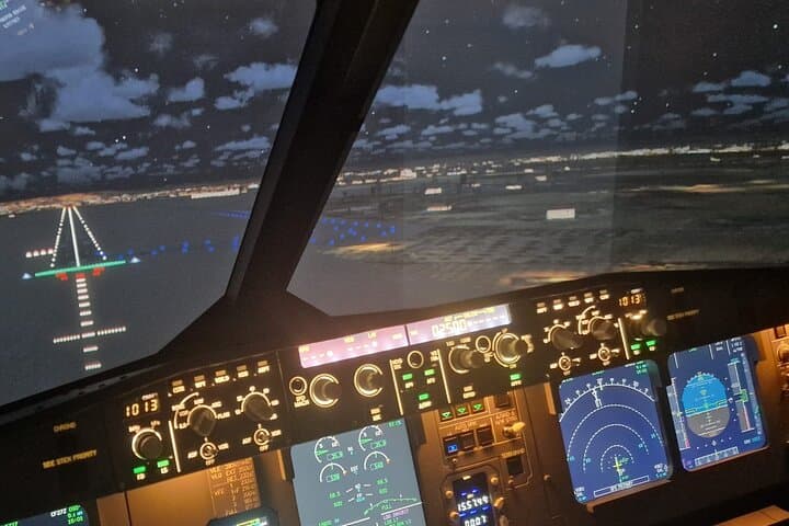 Become an Airline Pilot for a Day – A320 Simulator in Seville