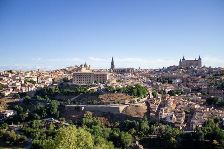 From Madrid: Toledo & Segovia Day Tour with Lunch & Tickets