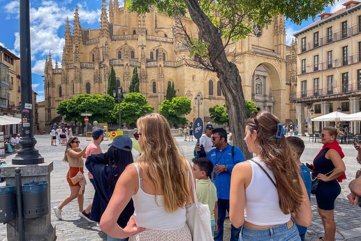 From Madrid: Toledo & Segovia Day Tour with Lunch & Tickets