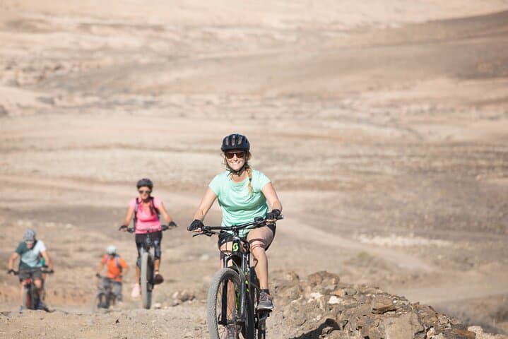 Volcanic Discovery PREMIUM eBike Tour: 35 km