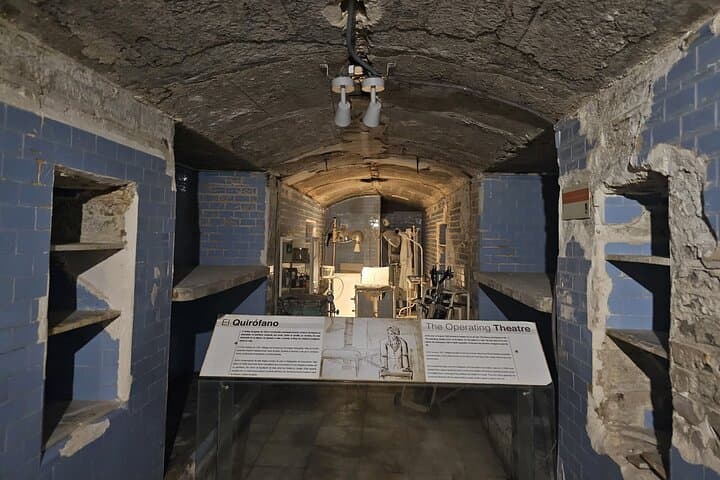 Operating room. Shelters of Almería - Guided tours with Cláritas Turismo