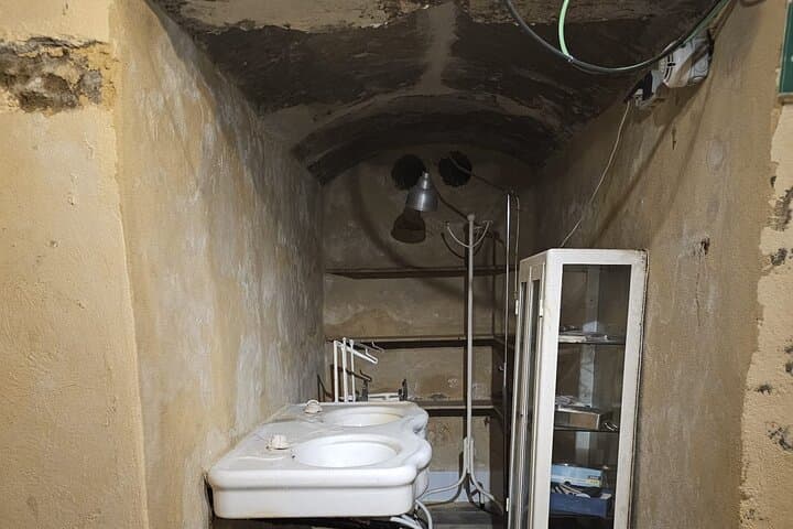 Operating room - Shelters of Almería - Guided tours with Cláritas Turismo