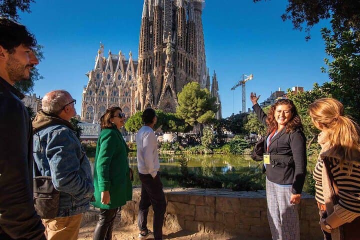 Guided Visit Tour to Sagrada Familia + Ebook