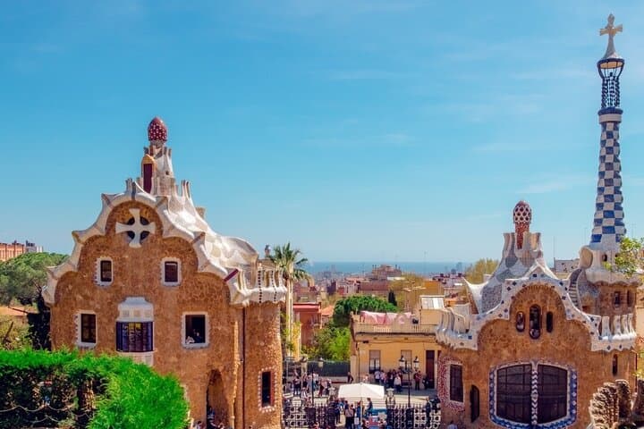 Park Güell Guided Tour in Barcelona + Ebook