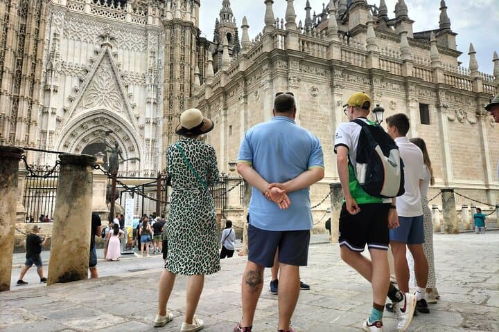 It is part of a comfortable way to visit places as popular as the Seville Cathedral.