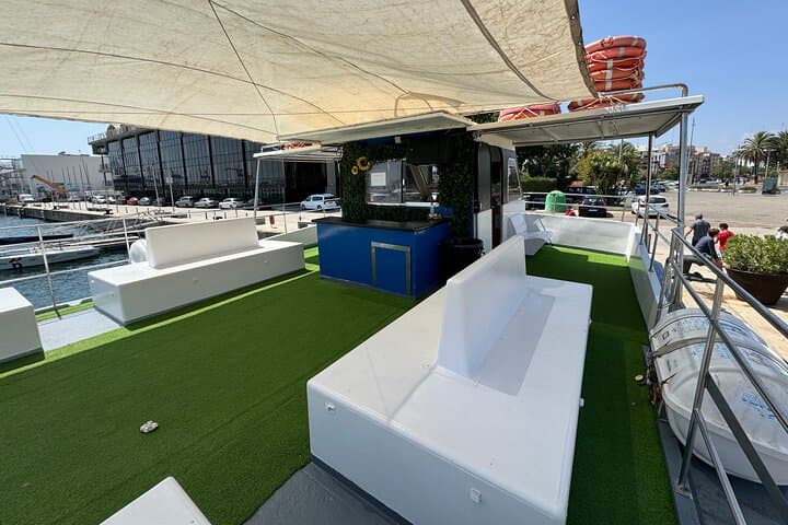 Catamaran ride with aperitif and white wine from Denia