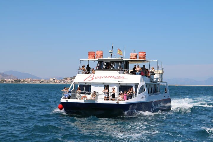 Catamaran ride with aperitif and white wine from Denia