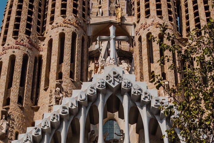 Photo Walking Tour Sagrada Familia and Gaudí in Barcelona