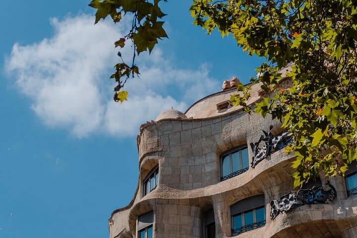 Photo Walking Tour Sagrada Familia and Gaudí in Barcelona